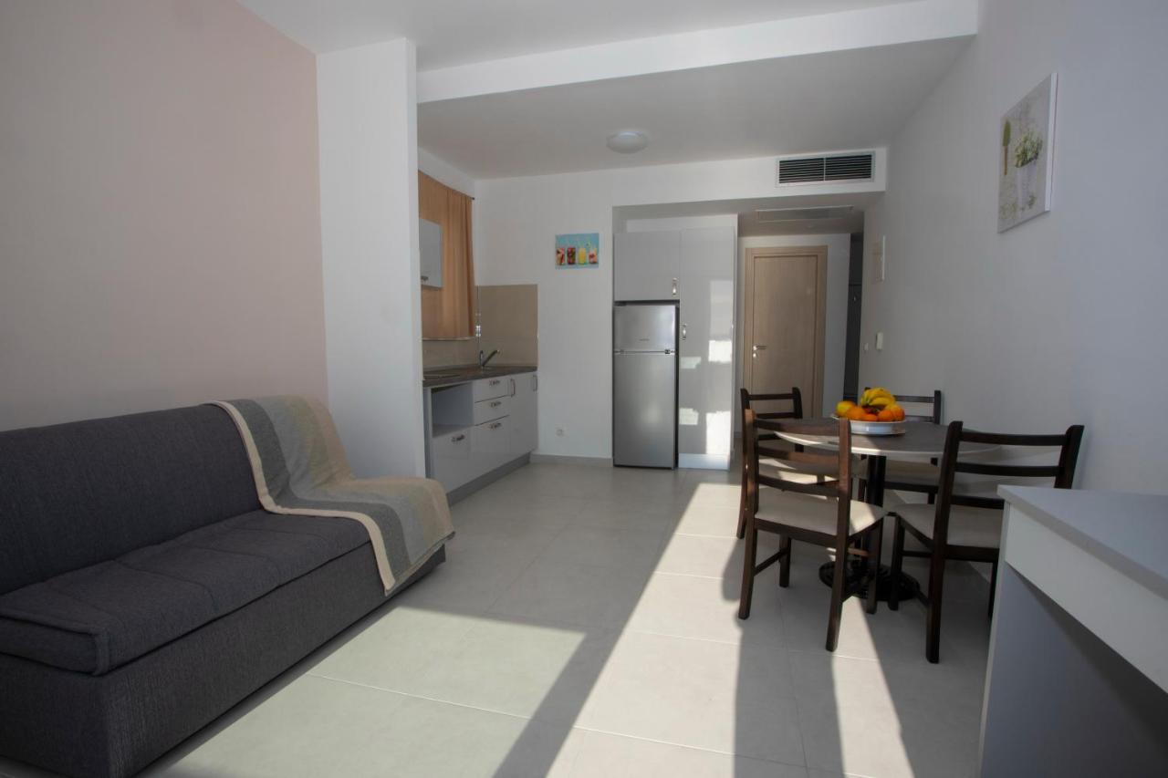 Apartments Medvidovic Baska Voda Luaran gambar
